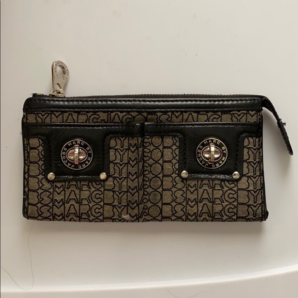 Marc Jacobs wallet. Multiple compartments.